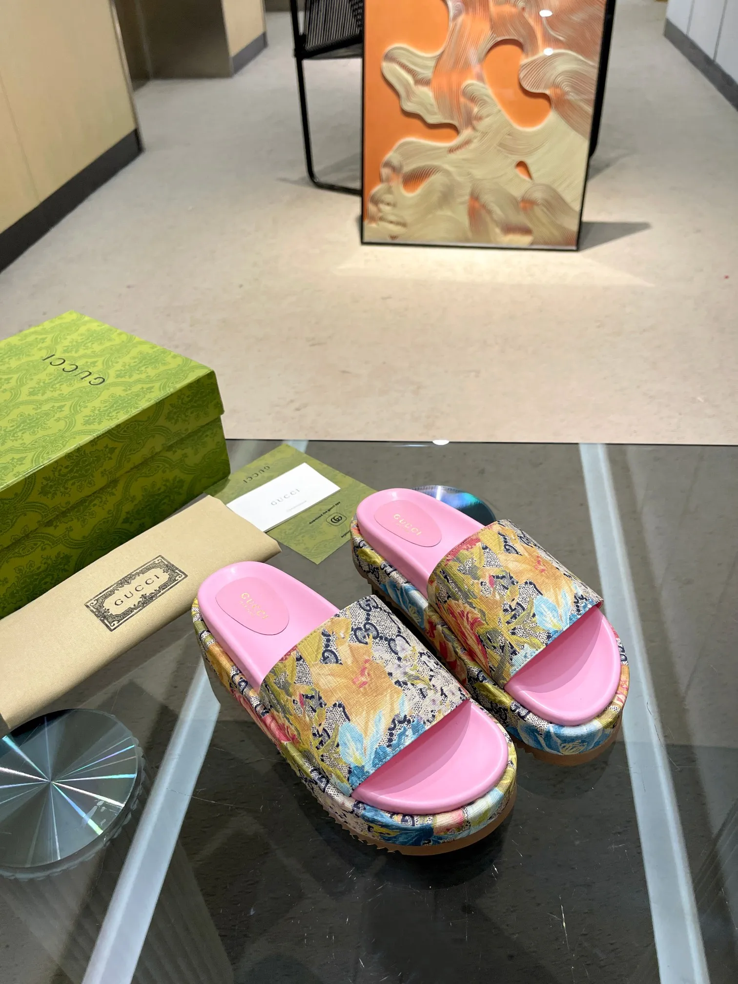 👟👟Ex-factory price 400👟👟 Shipped throughout the year, 200 colors] Gucci’s latest limited edition thick-soled slippers. Top quality for sale. Purchase genuine product for development. The material and workmanship are consistent with the original. Upper: original special printing process. Lining: dyed sheepskin. Outsole: Italian private model outsole. Size: 35-43M standard size. 41, 42, 43 are also customized and cannot be returned. Sole thickness: 5.5cm. Forefoot 4cm.